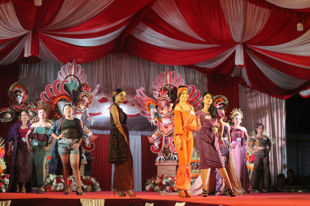 Malam Apresiasi Seni, Lomba Fashion Show Rangkaian PorseniDes Dalung 2023